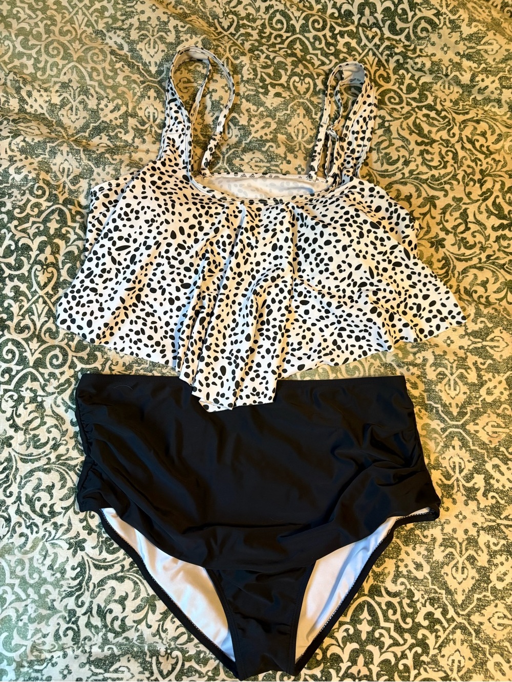 ⭐️4 for $40 ⭐️ Two-Piece Swim Set with Black Speckled Flounce Top